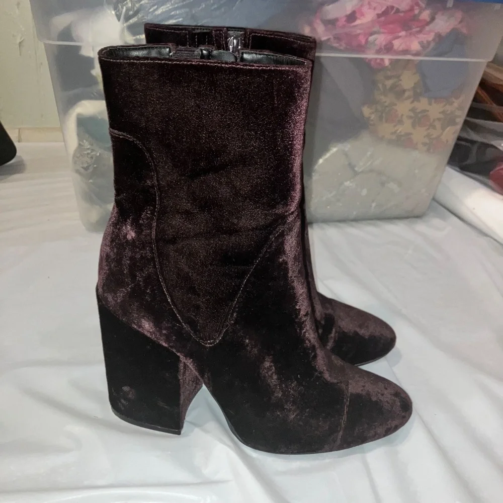 SOLD. Kendall + Kylie Burgundy Plum Velour Ankle Boots - Picture 8 of 8
